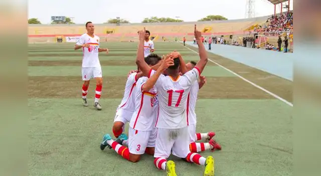 Festejo del Grau por el gol marcado FOTO: Roberto Saavedra Festejo del Grau por el gol marcado FOTO: Roberto Saavedra