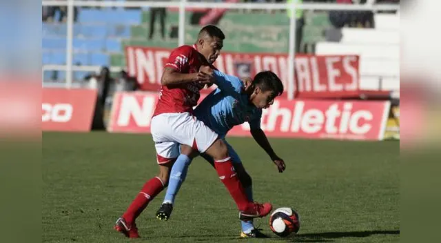 El brasileño Oliviera, Ronald Armacta y Matías Sen marcaron goles de Cienciano. FOTO: Melissa Valdivia