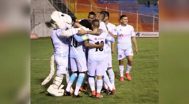 Real Garcilaso celebra el triunfo ante Cantolao. FOTO: Melissa Valdivia