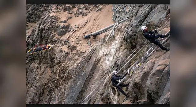 Policía rescata jóvenes en cerros de Cieneguilla Policía rescata jóvenes en cerros de Cieneguilla