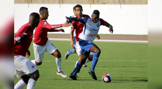 Mannucci fue buen controlado por la gente del Aurich. FOTO: Segunda División