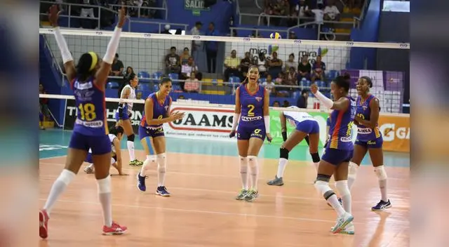 Festejo del Jaamsa por la victoria ante Circolo que lo pone en la semifinal. FOTO: FPV