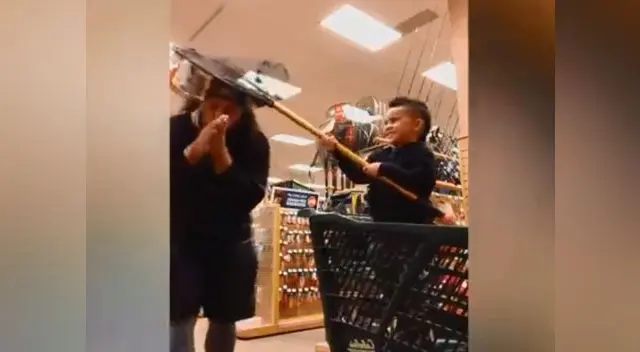 Divertido video de juego entre padre e hijo es viral Divertido video de juego entre padre e hijo es viral