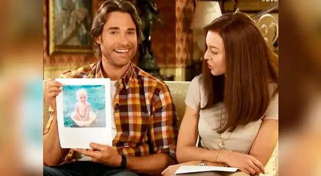 La actriz señaló en Univisión que tiene el labio partido porque estaba jugando con el rastrillo de su papá. | Foto: Univisión La actriz señaló en Univisión que tiene el labio partido porque estaba jugando con el rastrillo de su papá. | Foto: Univisión