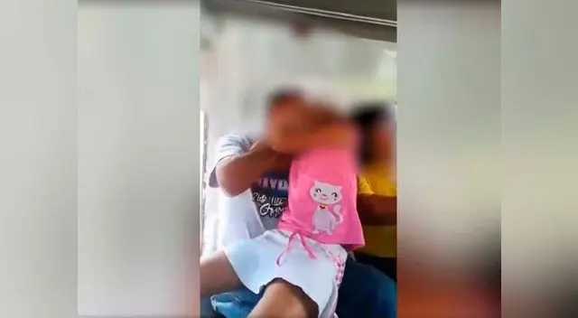 Hombre es captado manoseando a una niña en un bus de transporte público Hombre es captado manoseando a una niña en un bus de transporte público