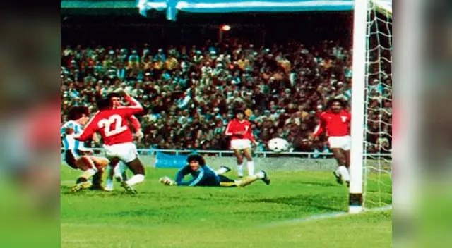 El 0-6 en Argentina 78 enfrenta a dos referentes Velásquez y Julio Meléndez. FOTO: La República El 0-6 en Argentina 78 enfrenta a dos referentes Velásquez y Julio Meléndez. FOTO: La República