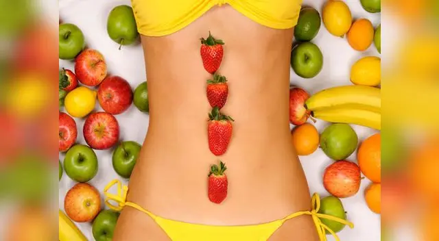 Cada vez que sientas ansiedad procura saciarte con alimentos con mucha agua, como el pepino, sandía o el apio