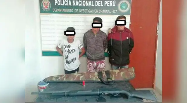 Ellos cayeron con un arma de fuego escondido en la vivienda del menor