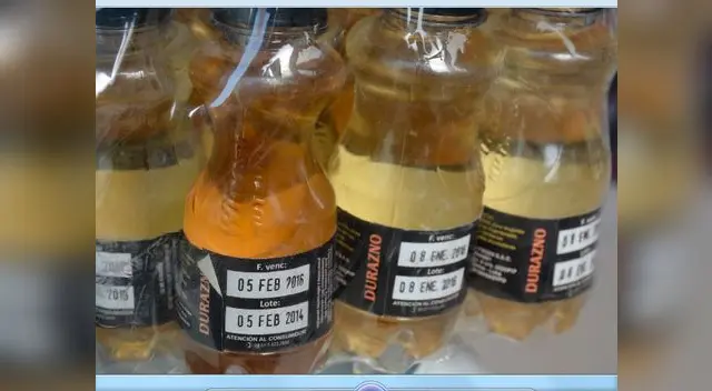 Frascos de aceite de avión en centro de estética