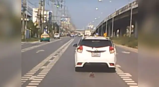 Objeto volador casi provoca terrible accidente vehicular Objeto volador casi provoca terrible accidente vehicular