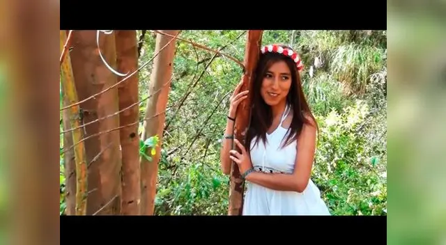 Jovencitas se casaron con árboles en Huancayo por el Día de la Tierra Jovencitas se casaron con árboles en Huancayo por el Día de la Tierra