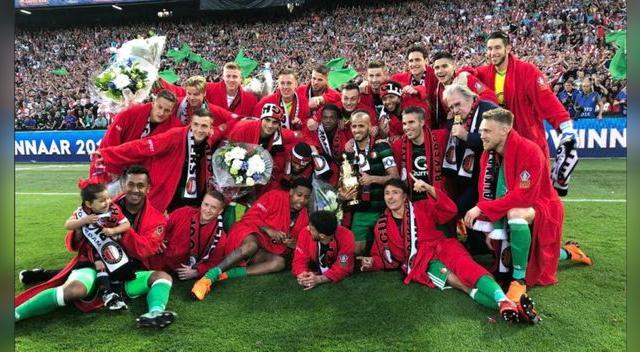 Tapia celebró el título de la Copa Holanda