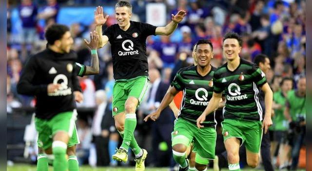 Tapia celebró el título de la Copa Holanda