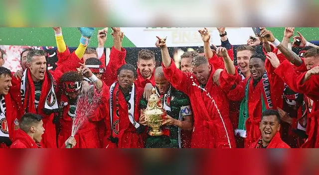 Tapia celebró el título de la Copa Holanda
