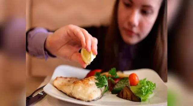 Además de perder vitaminas, minerales y proteínas, al freír el pescado disminuye su aporte de omega 3