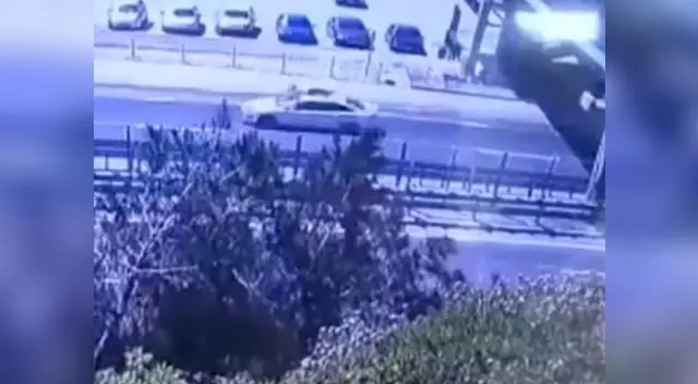 Impactante video de hombre que cae de puente es viral