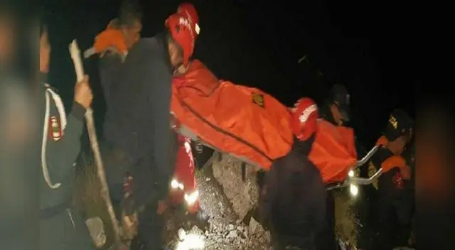 Turista inglés fue rescatado por la PNP en Ancash Turista inglés fue rescatado por la PNP en Ancash