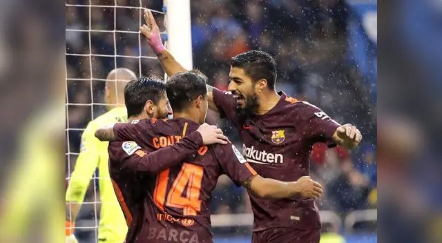 Messi celebra con Suárez y Coutinho Messi celebra con Suárez y Coutinho