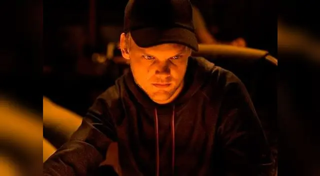 Avicii se suicidó con el cristal de una botella rota Avicii se suicidó con el cristal de una botella rota