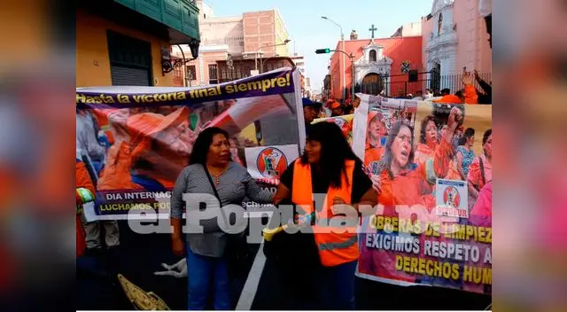 Obreras de limpieza protestan en el Día del Trabajo por sus puestos
