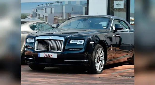 Millonario estrella su Rolls Royce y luego lo abandona 