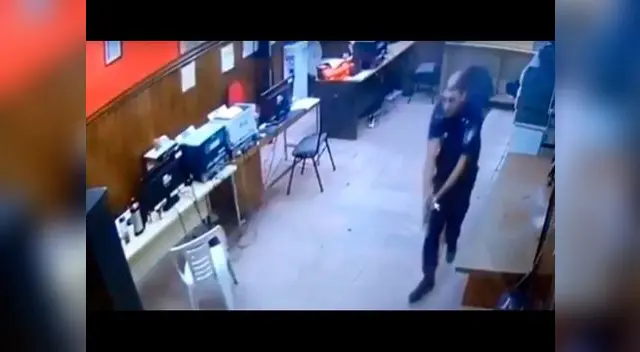 Falsos policías en pleno atraco a comisaría en Argentina Falsos policías en pleno atraco a comisaría en Argentina