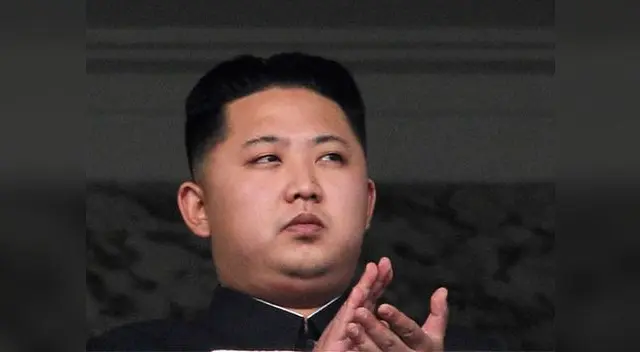 Kim Jong-un empuja a fotógrafo Kim Jong-un empuja a fotógrafo