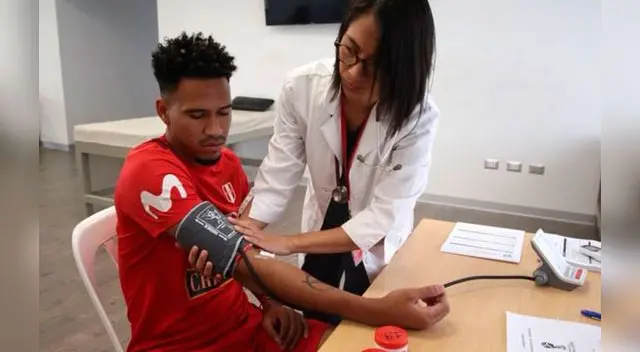 Pedro Gallese pasando los exámenes médicos