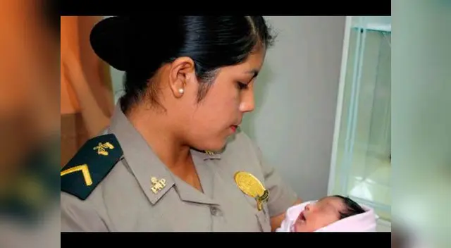 Bebita recibió de lactar por suboficial en comisaría de familia de VES Bebita recibió de lactar por suboficial en comisaría de familia de VES