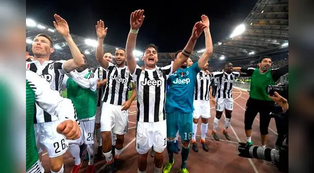 jugadores del Juventus festejan  un nuevo título. FOTO: EFE