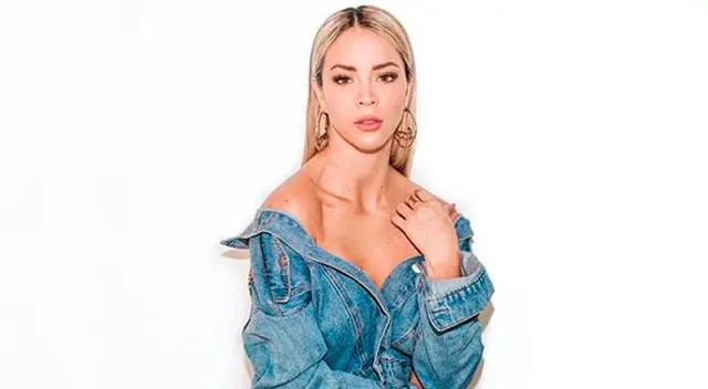 Sheyla Rojas no pudo contener las lágrimas tras recibir sorpresa en el colegio donde estudió 