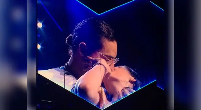 Maluma besa apasionadamente a su novia 