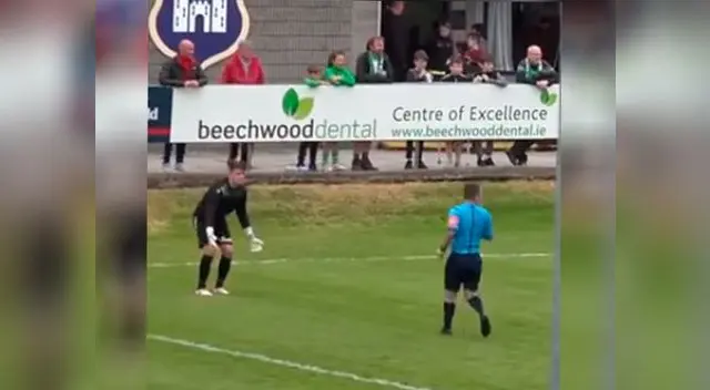 Absurdo error de arquero lo vuelve el foco de las burlas Absurdo error de arquero lo vuelve el foco de las burlas