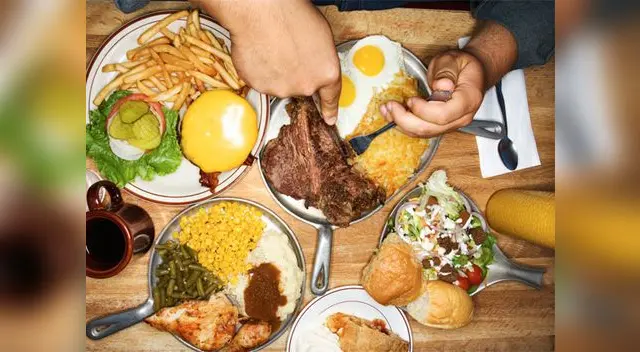 Las comidas grasosas resultan tentadoras, pero su digestión es complicada y muy lenta Las comidas grasosas resultan tentadoras, pero su digestión es complicada y muy lenta