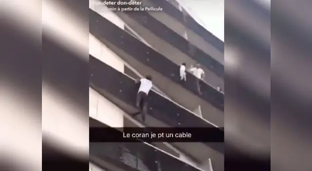 Hombre rescata a niño en Paris Hombre rescata a niño en Paris