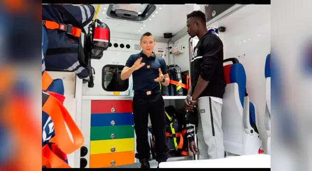 Mamoudou Gassama, el "hombre araña", de Francia fue recibido en compañía de Bomberos