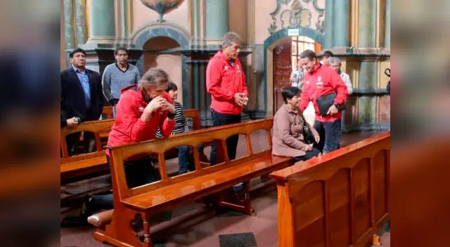 Ricardo Gareca le rezó al Señor de los Milagros previo al amistoso Ricardo Gareca le rezó al Señor de los Milagros previo al amistoso