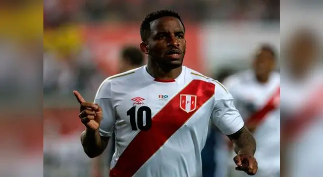 Jefferson Farfán celebró el triunfo de la selección peruana junto a su familia