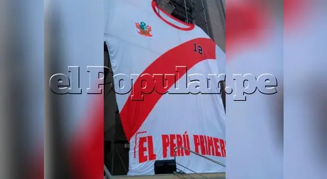 Camisetas del hincha número 12 rayan en Gamarra