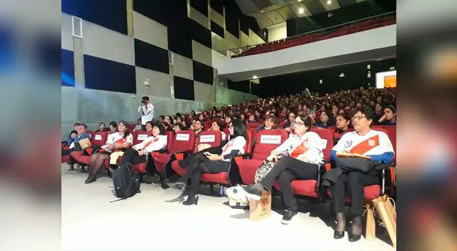 Los profesores en pleno aprendizaje de nuevas estrategias para mejorar el aprendizaje