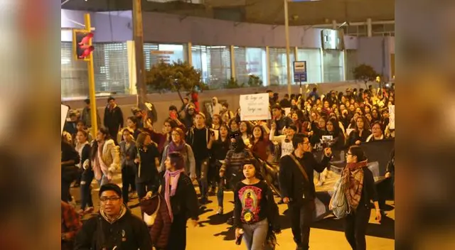 Cientos de mujeres protestan por muerte de Eyvi