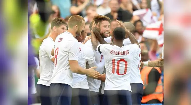 Cahill celebra el primer tanto de los ingleses Cahill celebra el primer tanto de los ingleses