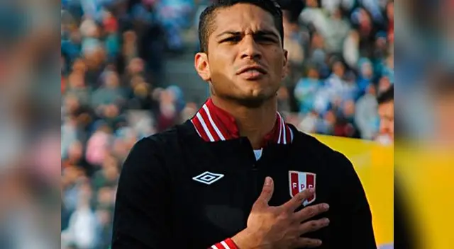 Paolo Guerrero se conmovió al cantar el Himno Nacional Paolo Guerrero se conmovió al cantar el Himno Nacional