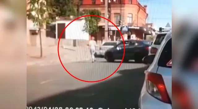 Hombre atropella a su esposa luego de que ella le pidiera el divorcio Hombre atropella a su esposa luego de que ella le pidiera el divorcio