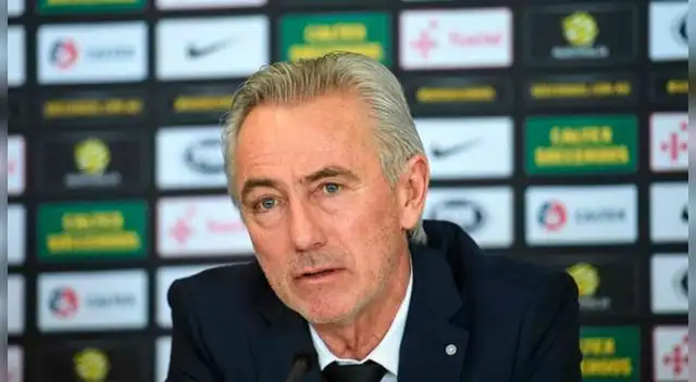 Bert van Marwijk decidió pagar de su propio bolsillo el salario correspondiente a junio de sus ocho asistentes Bert van Marwijk decidió pagar de su propio bolsillo el salario correspondiente a junio de sus ocho asistentes