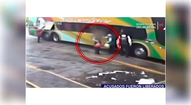 Cámaras se seguridad captan a terramoza descender de bus junto a sus atacantes