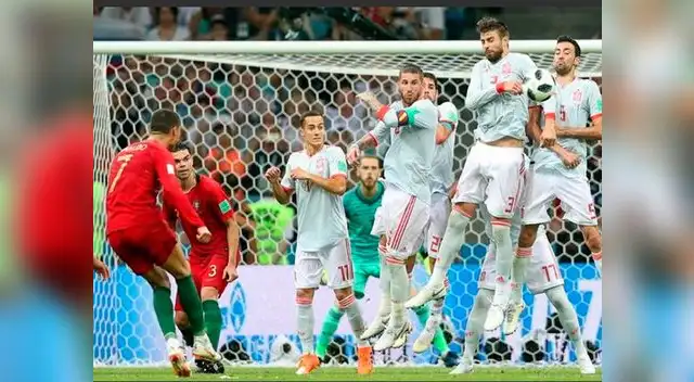 El increíble remate de tiro libre de Cristiano Ronaldo para lograr su 'hat-trick' 