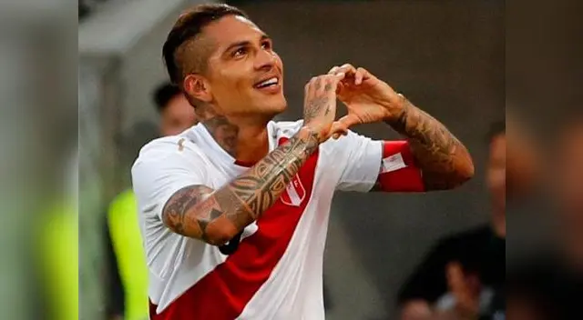 Hijo del "Depredador" alienta así a la selección nacional 