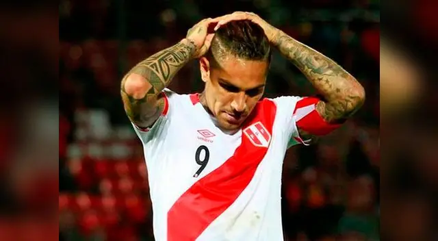 Paolo Guerrero y su notable tristeza en el banquillo Paolo Guerrero y su notable tristeza en el banquillo