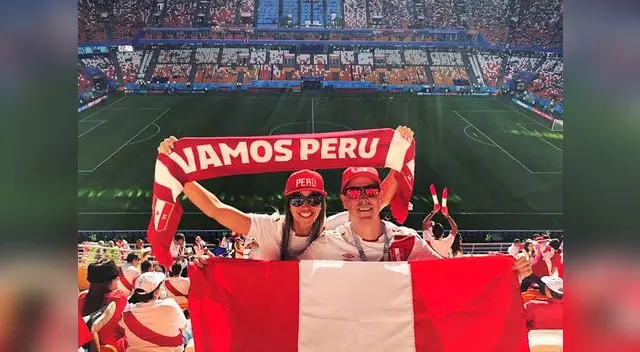Carlos alcántara y Anna Carina Copelo estuvieron en el estadio alentando a la selección